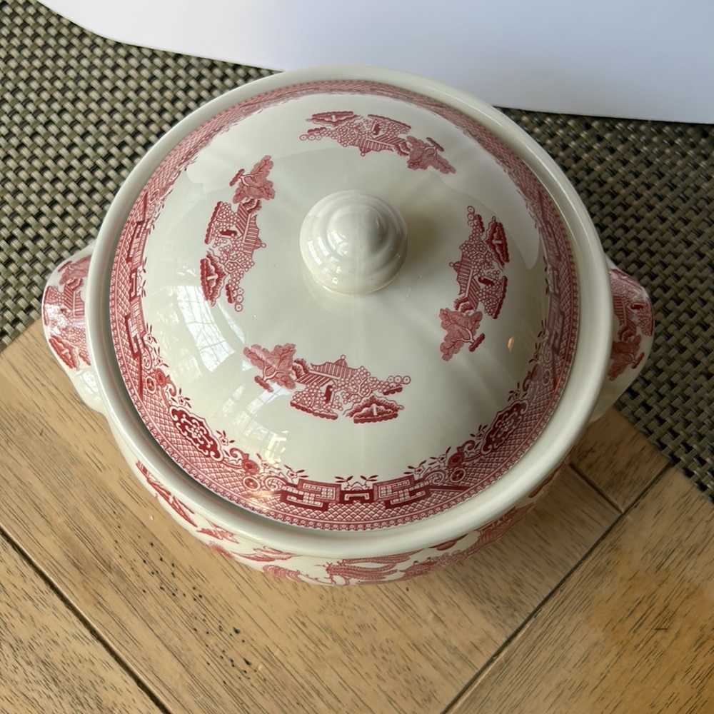 **LAST CHANCE **VINTAGE NEW! Churchchill Red/ pink Willow Lidded Serving bowl - Picture 2 of 5